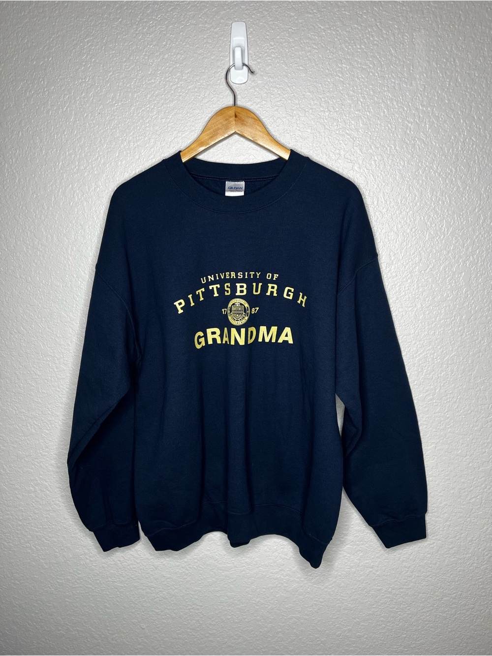 University of Pittsburgh Grandma Navy Gildan Crewneck Sweatshirt Size L Large